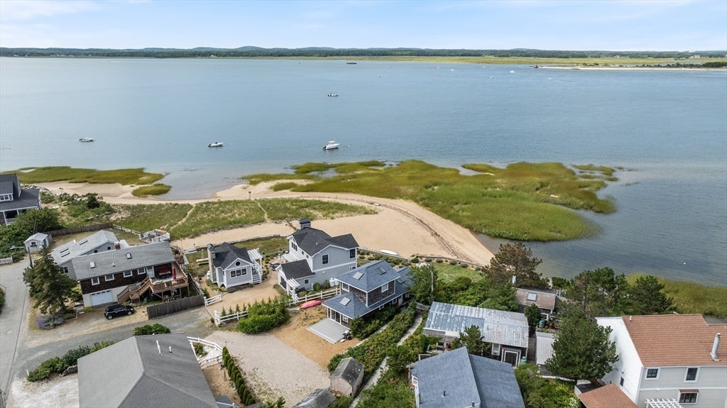 Newburyport, Massachusetts, 01950, United States, 2 Bedrooms Bedrooms, ,1 BathroomBathrooms,Residential,Active,1920272