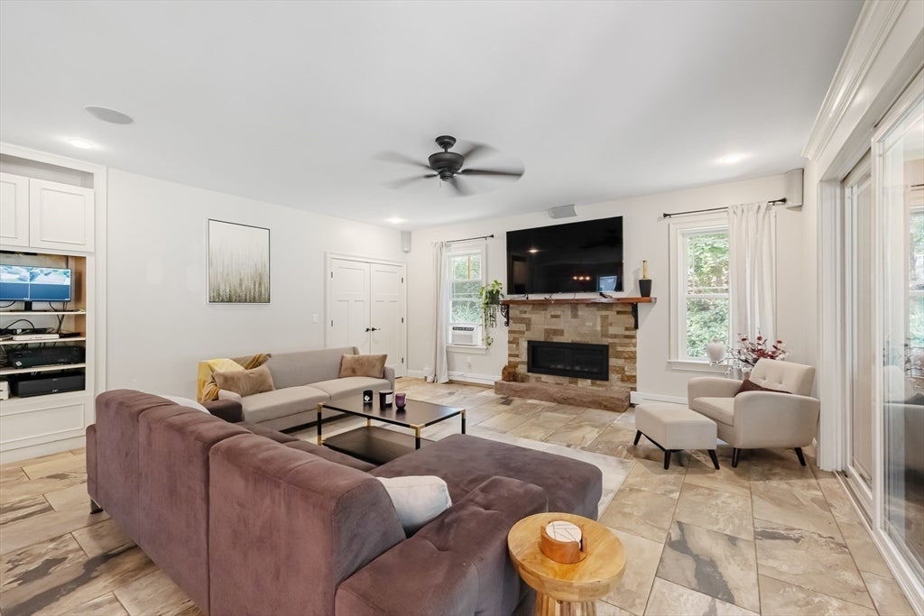Woburn, Massachusetts, 01801, United States, 5 Bedrooms Bedrooms, ,5 BathroomsBathrooms,Residential,Active,1922298