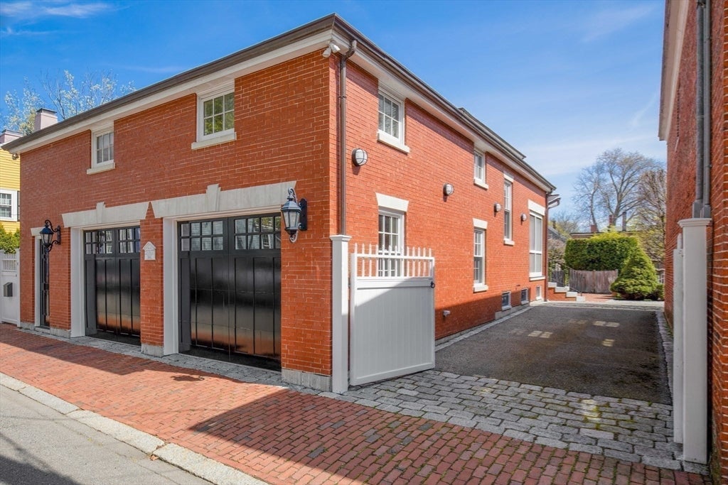 Salem, Massachusetts, 01970, United States, 5 Bedrooms Bedrooms, ,7 BathroomsBathrooms,Residential,Active,1945049