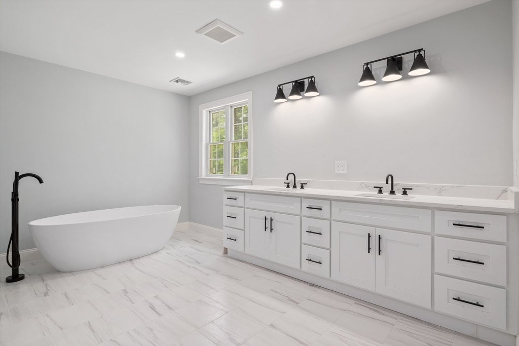 Dedham, Massachusetts, 02026, United States, 5 Bedrooms Bedrooms, ,7 BathroomsBathrooms,Residential,Active,1922675