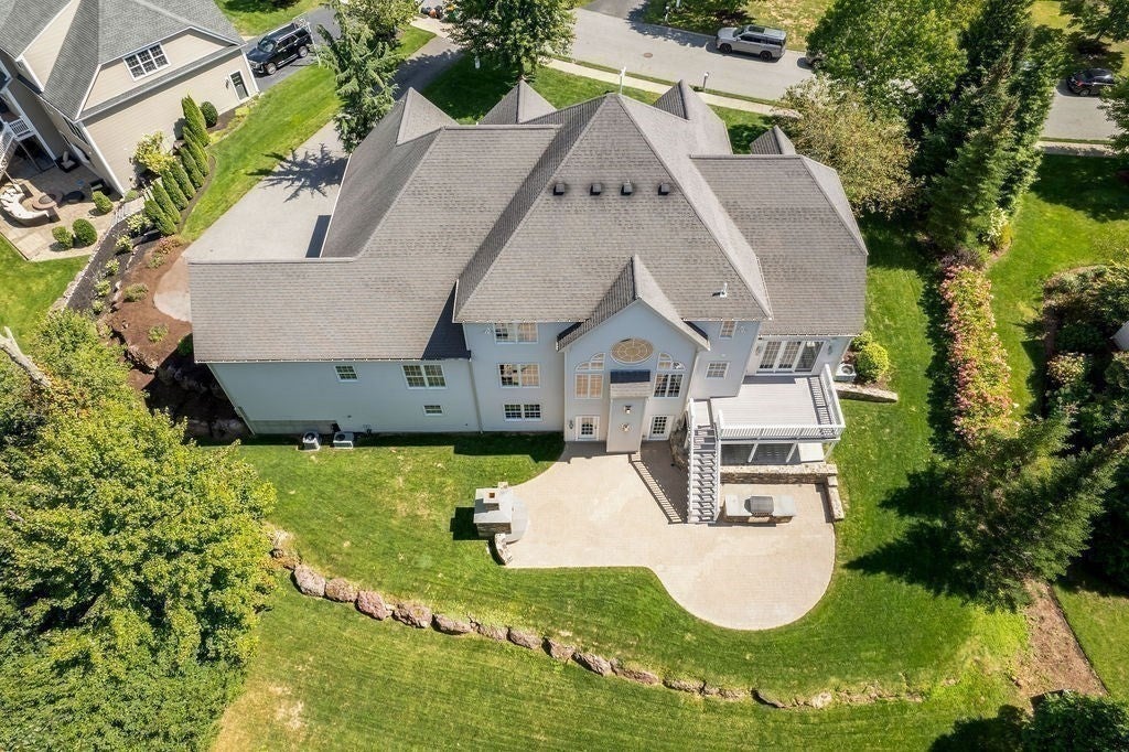 North Attleboro, Massachusetts, 02760, United States, 5 Bedrooms Bedrooms, ,6 BathroomsBathrooms,Residential,Active,1934825