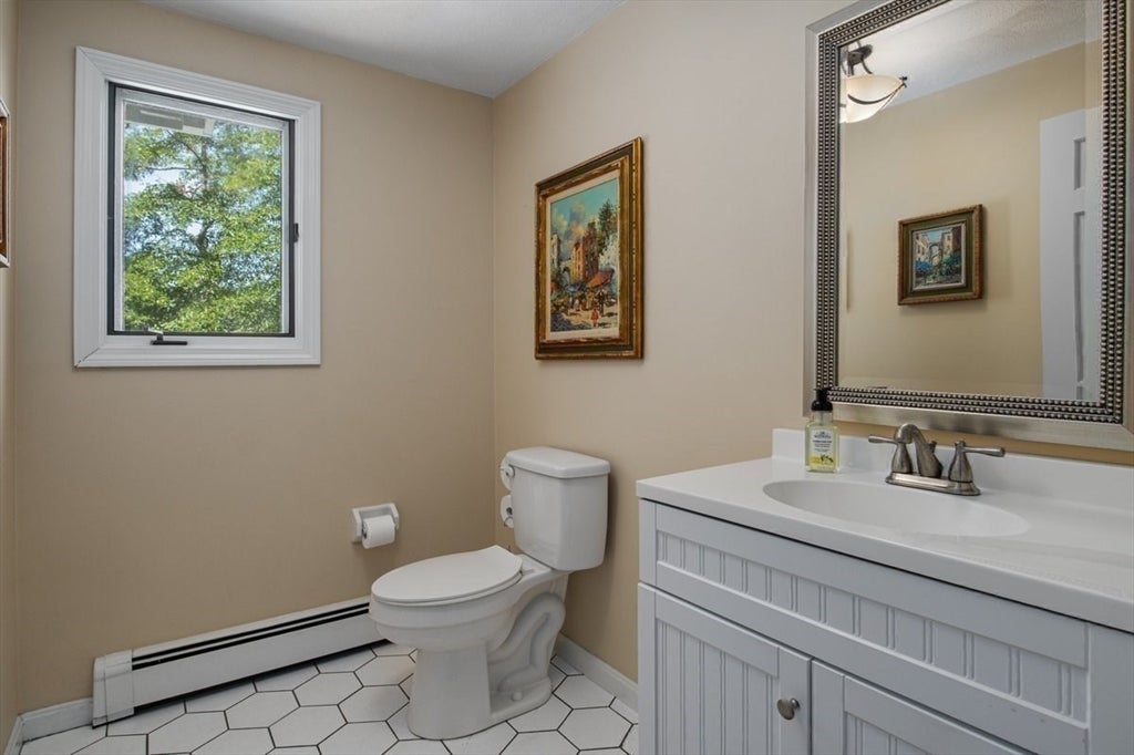 Foxboro, Massachusetts, 02035, United States, 5 Bedrooms Bedrooms, ,4 BathroomsBathrooms,Residential,Active,1904724