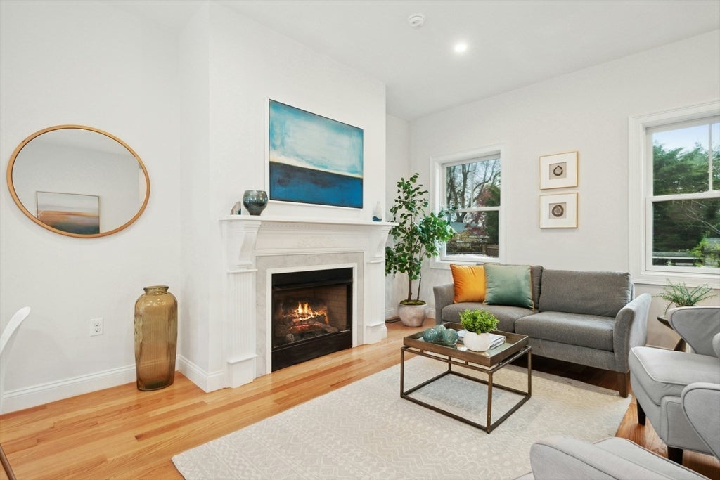 Cambridge, Massachusetts, 02138, United States, 4 Bedrooms Bedrooms, ,4 BathroomsBathrooms,Residential,Active,1905089