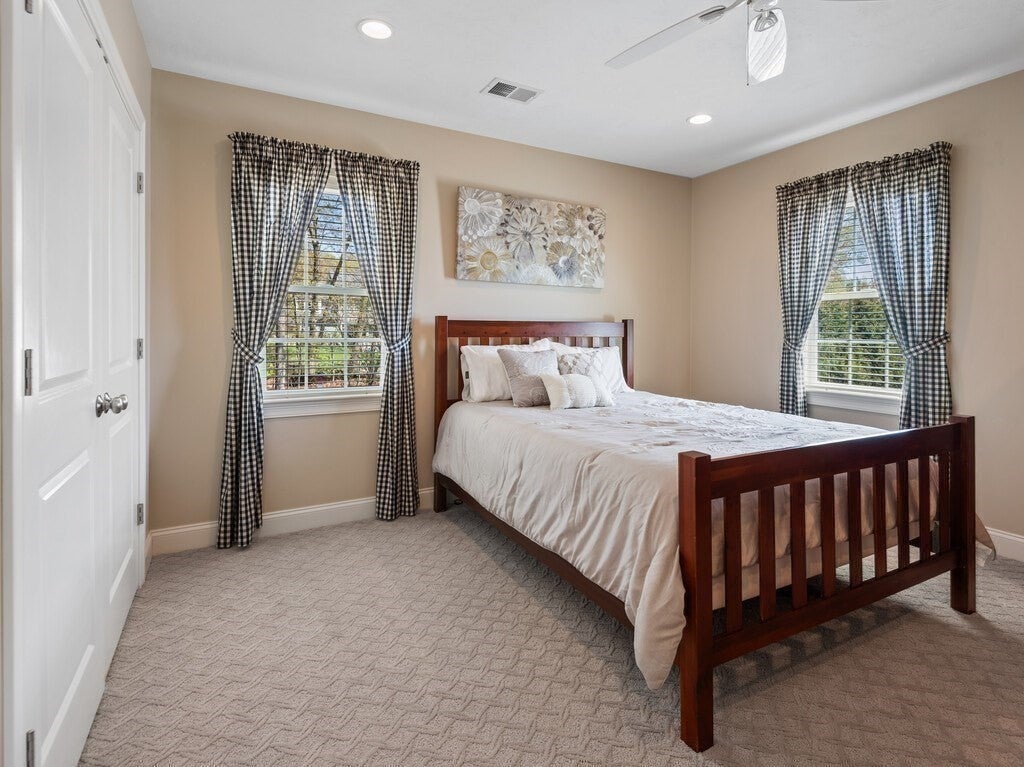 Shrewsbury, Massachusetts, 01545, United States, 4 Bedrooms Bedrooms, ,5 BathroomsBathrooms,Residential,Active,1810422