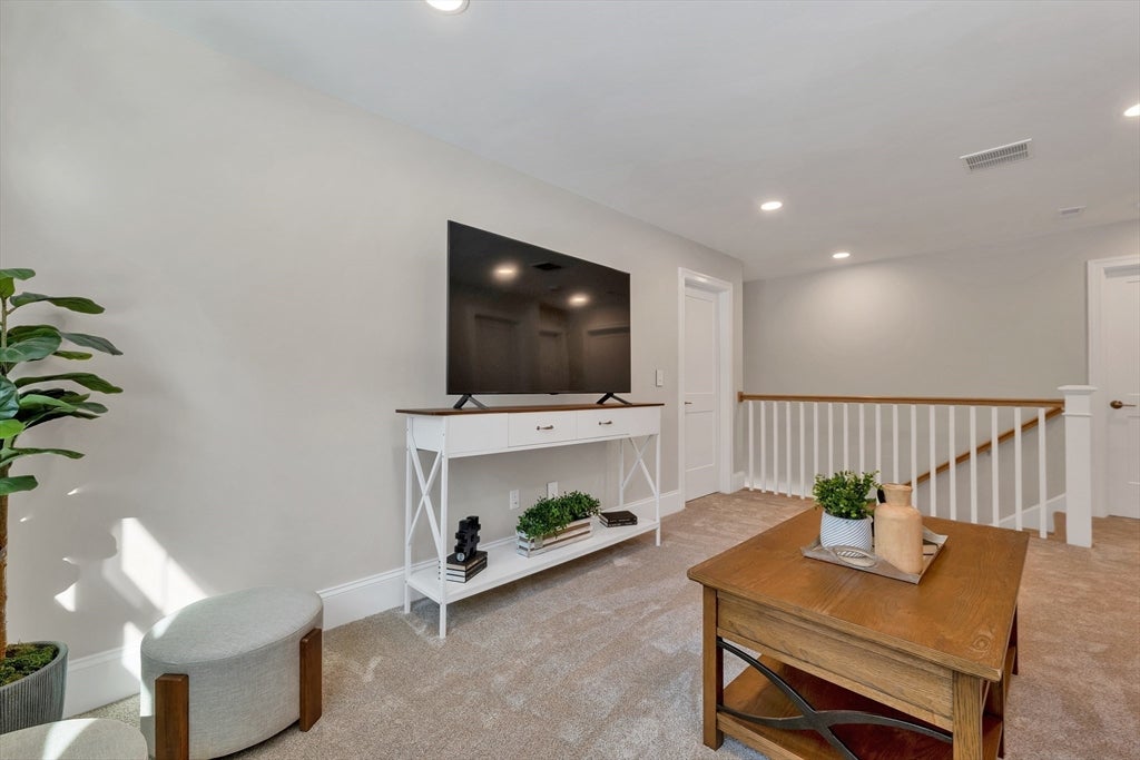 Amherst, New Hampshire, 03031, United States, 6 Bedrooms Bedrooms, ,5 BathroomsBathrooms,Residential,Active,2045750