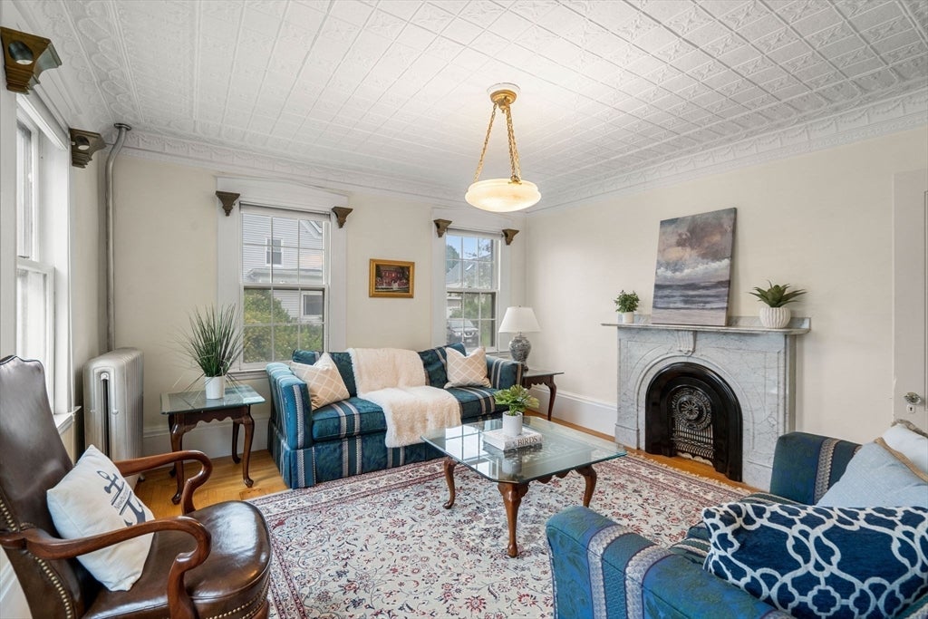 Newburyport, Massachusetts, 01950, United States, 3 Bedrooms Bedrooms, ,2 BathroomsBathrooms,Residential,Active,1922344