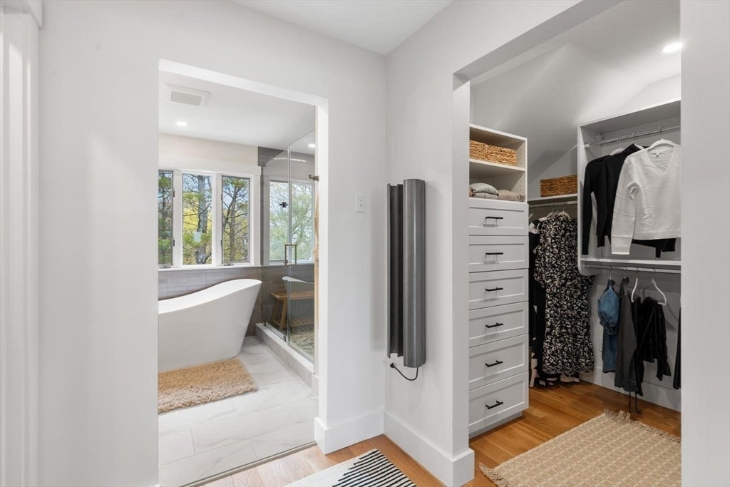 Gloucester, Massachusetts, 01930, United States, 2 Bedrooms Bedrooms, ,3 BathroomsBathrooms,Residential,Active,2043789