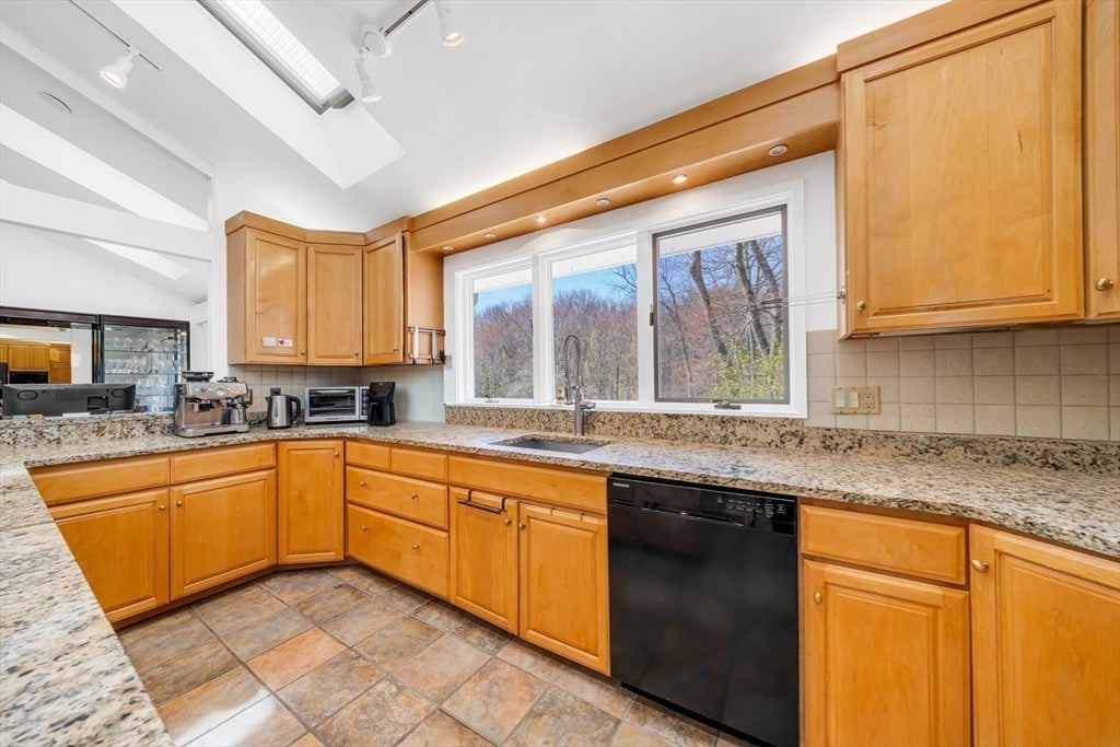 Weston, Massachusetts, 02493, United States, 5 Bedrooms Bedrooms, ,3 BathroomsBathrooms,Residential,Active,2044181