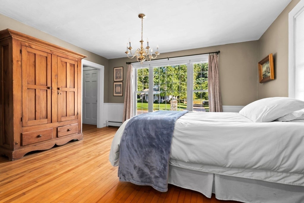Amesbury, Massachusetts, 01913, United States, 3 Bedrooms Bedrooms, ,3 BathroomsBathrooms,Residential,Active,1929678