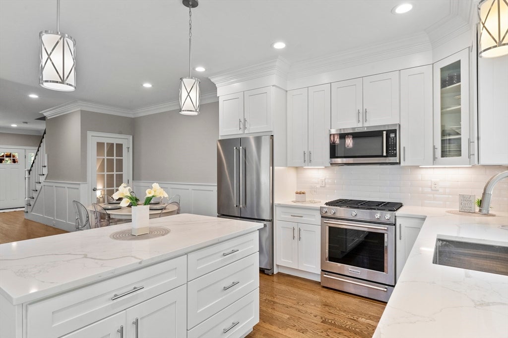 Newton, Massachusetts, 02458, United States, 4 Bedrooms Bedrooms, ,4 BathroomsBathrooms,Residential,Active,1934831
