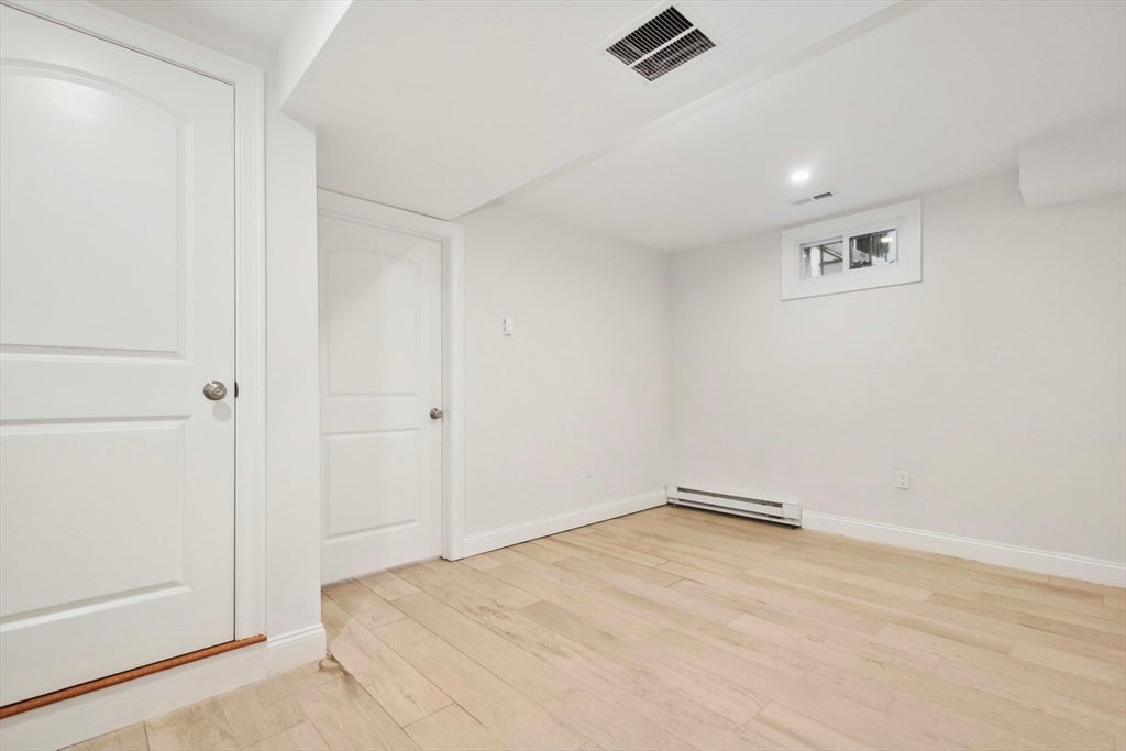 Cambridge, Massachusetts, 02138, United States, 4 Bedrooms Bedrooms, ,4 BathroomsBathrooms,Residential,Active,1905089