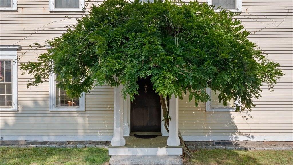 Newburyport, Massachusetts, 01950, United States, 3 Bedrooms Bedrooms, ,2 BathroomsBathrooms,Residential,Active,1944278