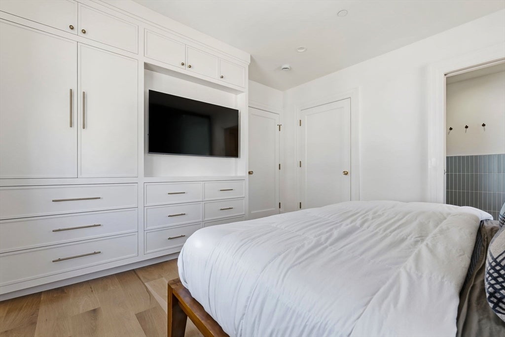 Newburyport, Massachusetts, 01950, United States, 3 Bedrooms Bedrooms, ,3 BathroomsBathrooms,Residential,Active,2045757