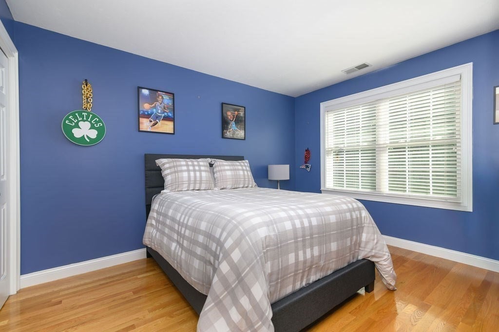 Raynham, Massachusetts, 02767, United States, 6 Bedrooms Bedrooms, ,4 BathroomsBathrooms,Residential,Active,1934792