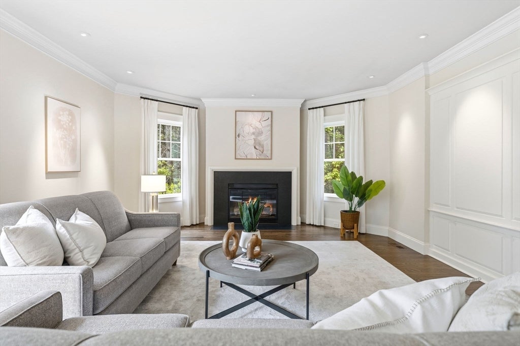 Concord, Massachusetts, 01742, United States, 6 Bedrooms Bedrooms, ,7 BathroomsBathrooms,Residential,Active,2044996
