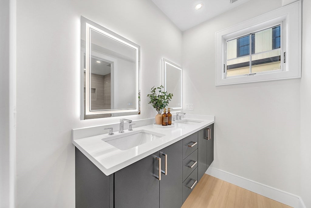 Newton, Massachusetts, 02461, United States, 5 Bedrooms Bedrooms, ,4 BathroomsBathrooms,Residential,Active,2013433