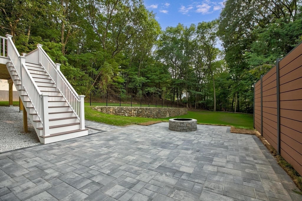 Burlington, Massachusetts, 01803, United States, 5 Bedrooms Bedrooms, ,5 BathroomsBathrooms,Residential,Active,1909077