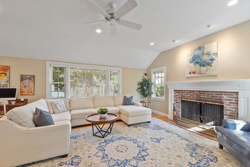 Westborough, Massachusetts, 01581, United States, 4 Bedrooms Bedrooms, ,3 BathroomsBathrooms,Residential,Active,1943801