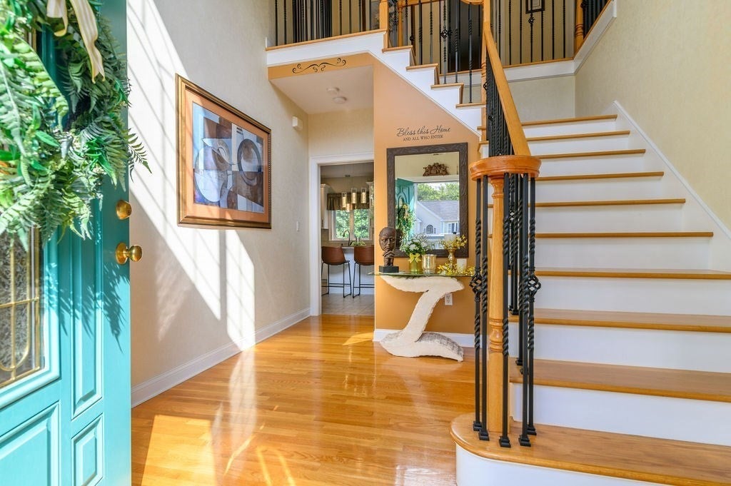 Raynham, Massachusetts, 02767, United States, 6 Bedrooms Bedrooms, ,4 BathroomsBathrooms,Residential,Active,1934792