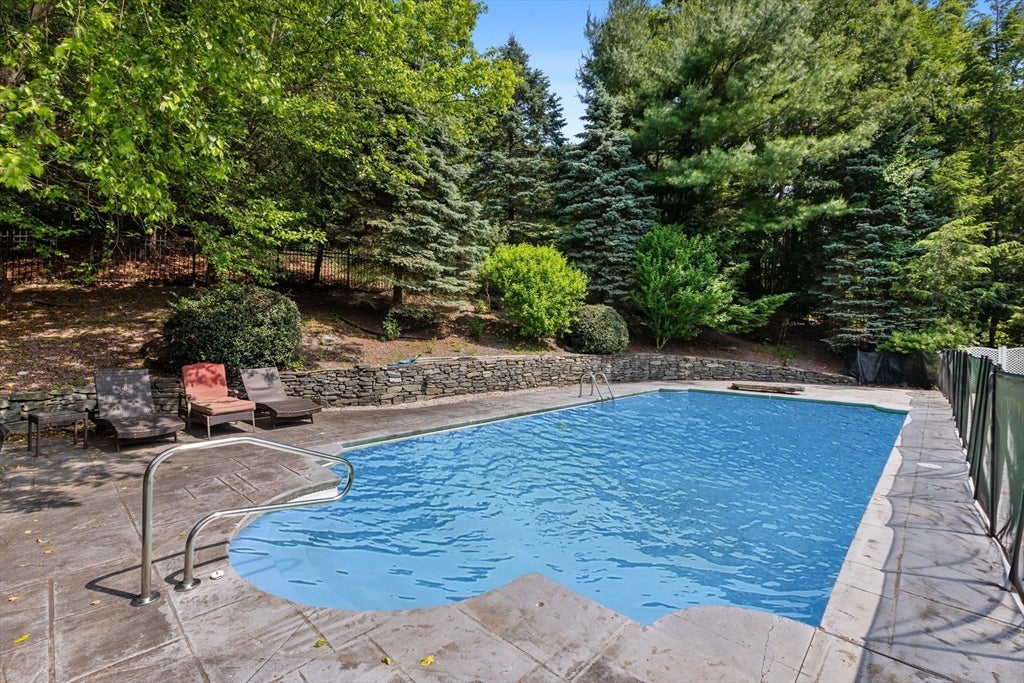 Shrewsbury, Massachusetts, 01545, United States, 6 Bedrooms Bedrooms, ,5 BathroomsBathrooms,Residential,Active,1904160