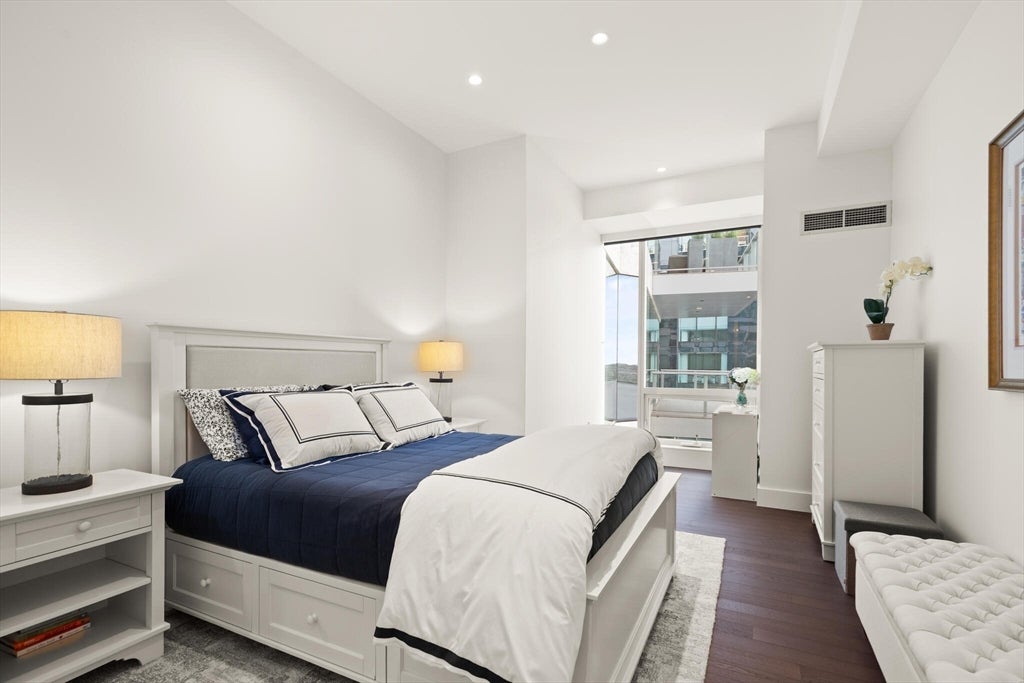 Boston, Massachusetts, 02210, United States, 2 Bedrooms Bedrooms, ,3 BathroomsBathrooms,Residential,Active,1993631