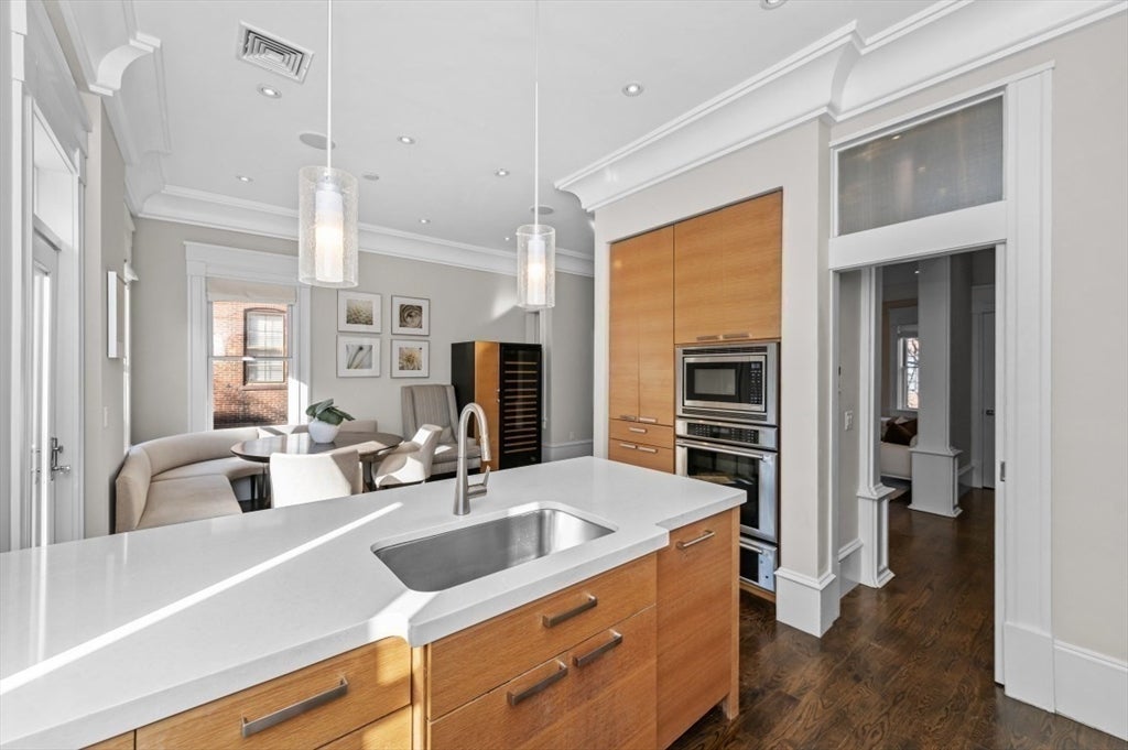 Boston, Massachusetts, 02118, United States, 3 Bedrooms Bedrooms, ,3 BathroomsBathrooms,Residential,Active,2010917