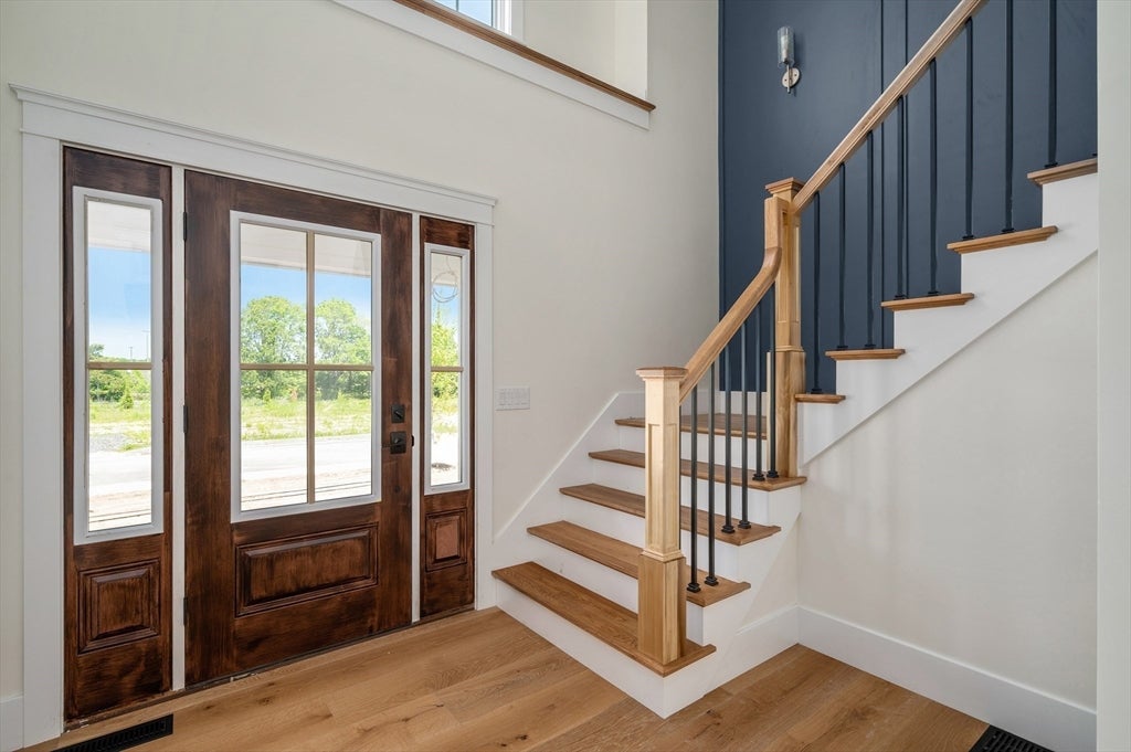 Lincoln, Rhode Island, 02865, United States, ,3 BathroomsBathrooms,Residential,Active,1843459