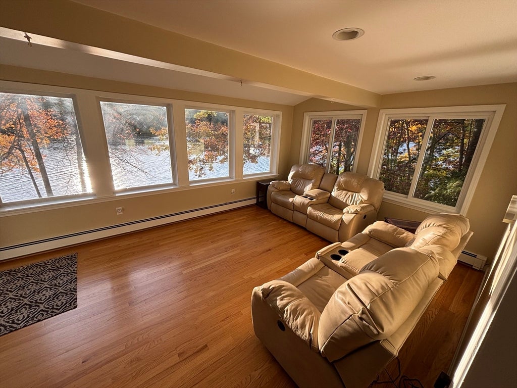 Foxboro, Massachusetts, 02035, United States, 5 Bedrooms Bedrooms, ,4 BathroomsBathrooms,Residential,Active,1904724