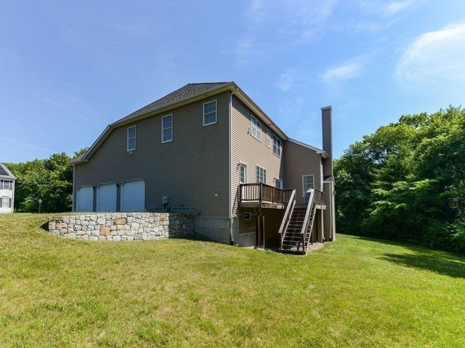 Bellingham, Massachusetts, 02019, United States, 4 Bedrooms Bedrooms, ,4 BathroomsBathrooms,Residential,Active,2045545