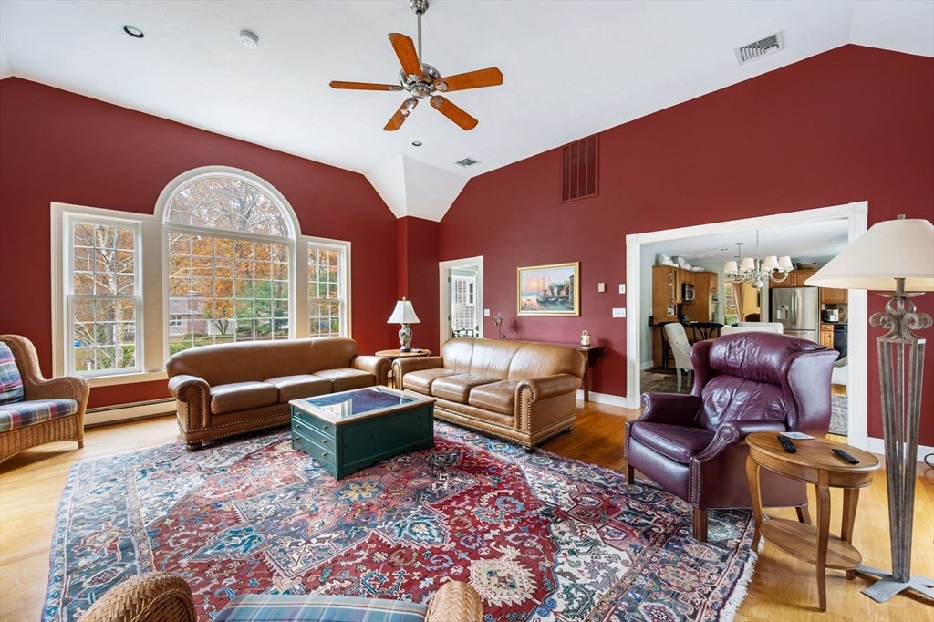 Norwell, Massachusetts, 02061, United States, 4 Bedrooms Bedrooms, ,4 BathroomsBathrooms,Residential,Active,1986892