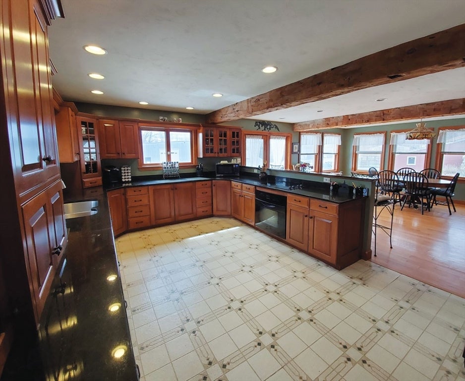 Westborough, Massachusetts, 01581, United States, 6 Bedrooms Bedrooms, ,3 BathroomsBathrooms,Residential,Active,1992250