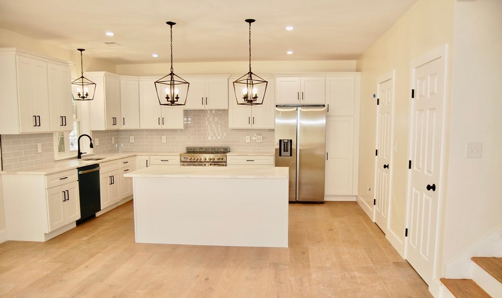 Plymouth, Massachusetts, 02360, United States, 4 Bedrooms Bedrooms, ,3 BathroomsBathrooms,Residential,Active,1993944