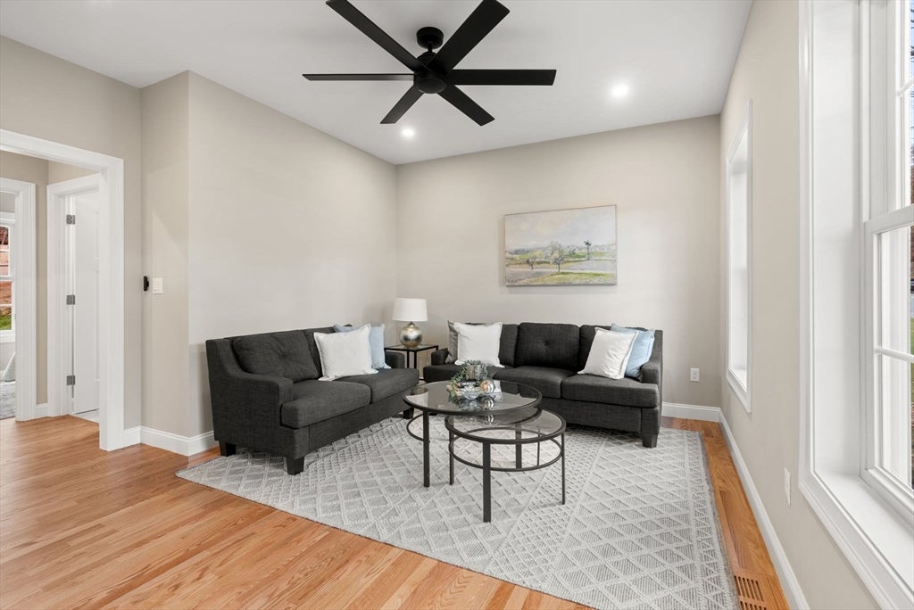 Andover, Massachusetts, 01810, United States, 4 Bedrooms Bedrooms, ,3 BathroomsBathrooms,Residential,Active,1990653