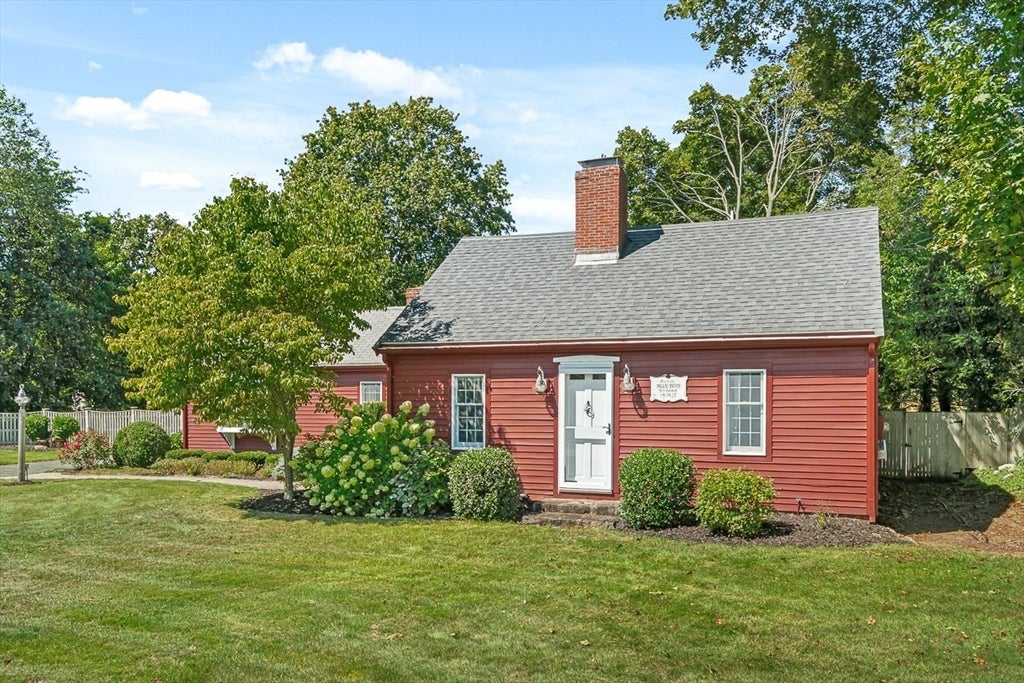 Beverly, Massachusetts, 01915, United States, 3 Bedrooms Bedrooms, ,2 BathroomsBathrooms,Residential,Active,1936404