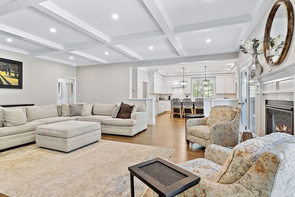 Easton, Massachusetts, 02356, United States, 5 Bedrooms Bedrooms, ,6 BathroomsBathrooms,Residential,Active,1968388