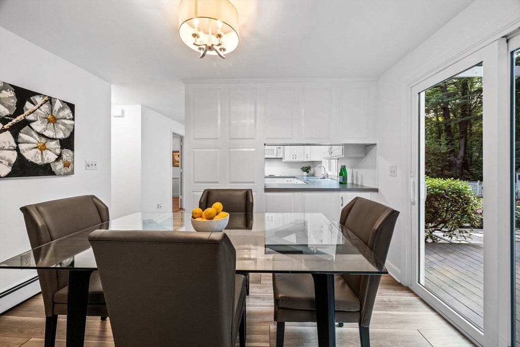 Boxford, Massachusetts, 01921, United States, 4 Bedrooms Bedrooms, ,4 BathroomsBathrooms,Residential,Active,1858684