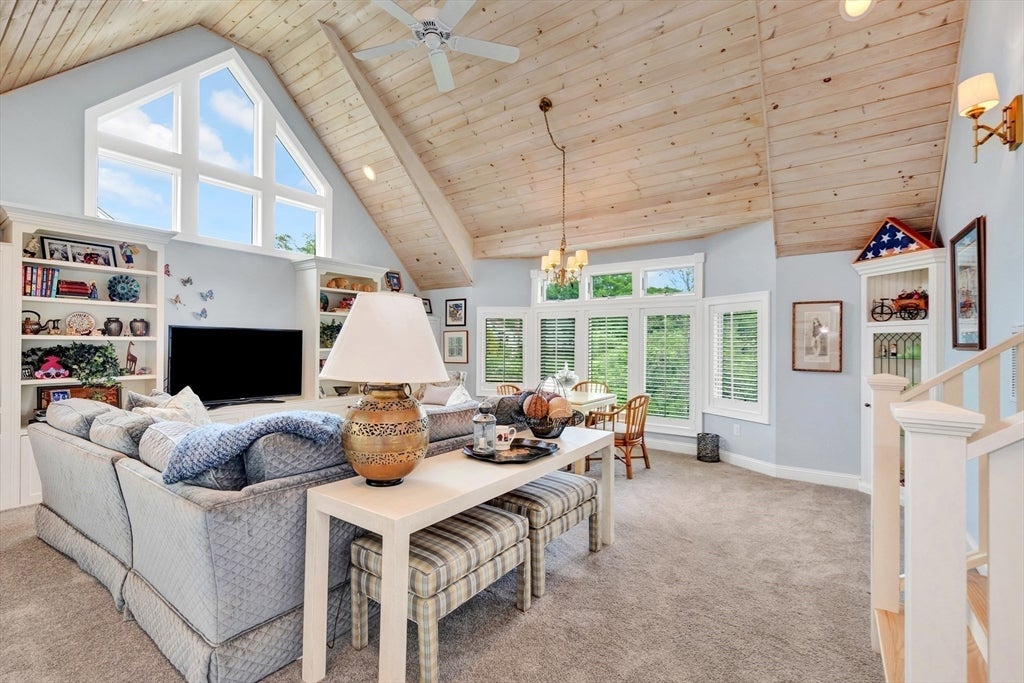 Gloucester, Massachusetts, 01930, United States, 4 Bedrooms Bedrooms, ,3 BathroomsBathrooms,Residential,Active,1929470