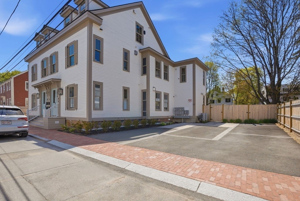 Newburyport, Massachusetts, 01950, United States, 3 Bedrooms Bedrooms, ,3 BathroomsBathrooms,Residential,Active,2045757