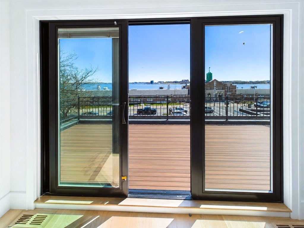 Boston, Massachusetts, 02127, United States, 4 Bedrooms Bedrooms, ,4 BathroomsBathrooms,Residential,Active,2043287