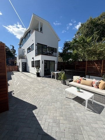 Cambridge, Massachusetts, 02141, United States, 4 Bedrooms Bedrooms, ,5 BathroomsBathrooms,Residential,Active,1945450