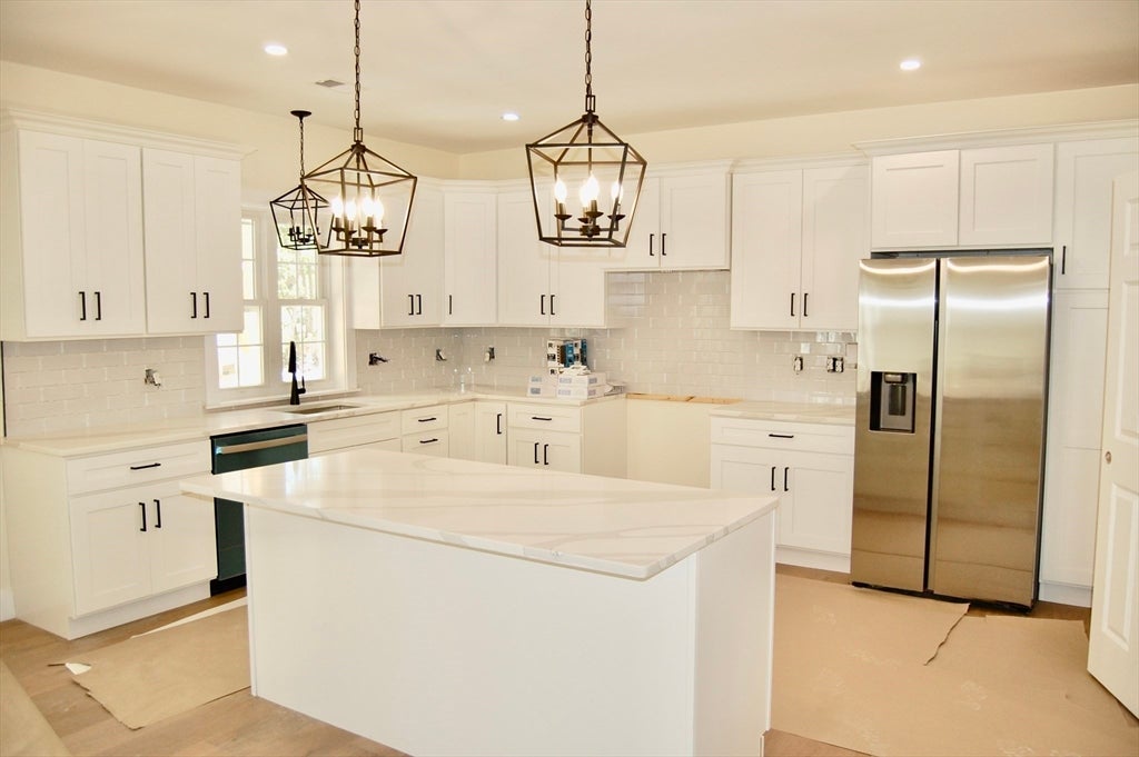 Plymouth, Massachusetts, 02360, United States, 4 Bedrooms Bedrooms, ,3 BathroomsBathrooms,Residential,Active,1941144