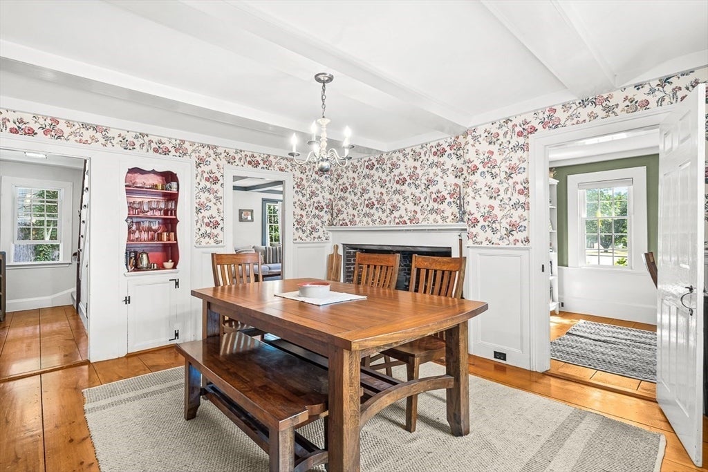 Beverly, Massachusetts, 01915, United States, 3 Bedrooms Bedrooms, ,2 BathroomsBathrooms,Residential,Active,1936404