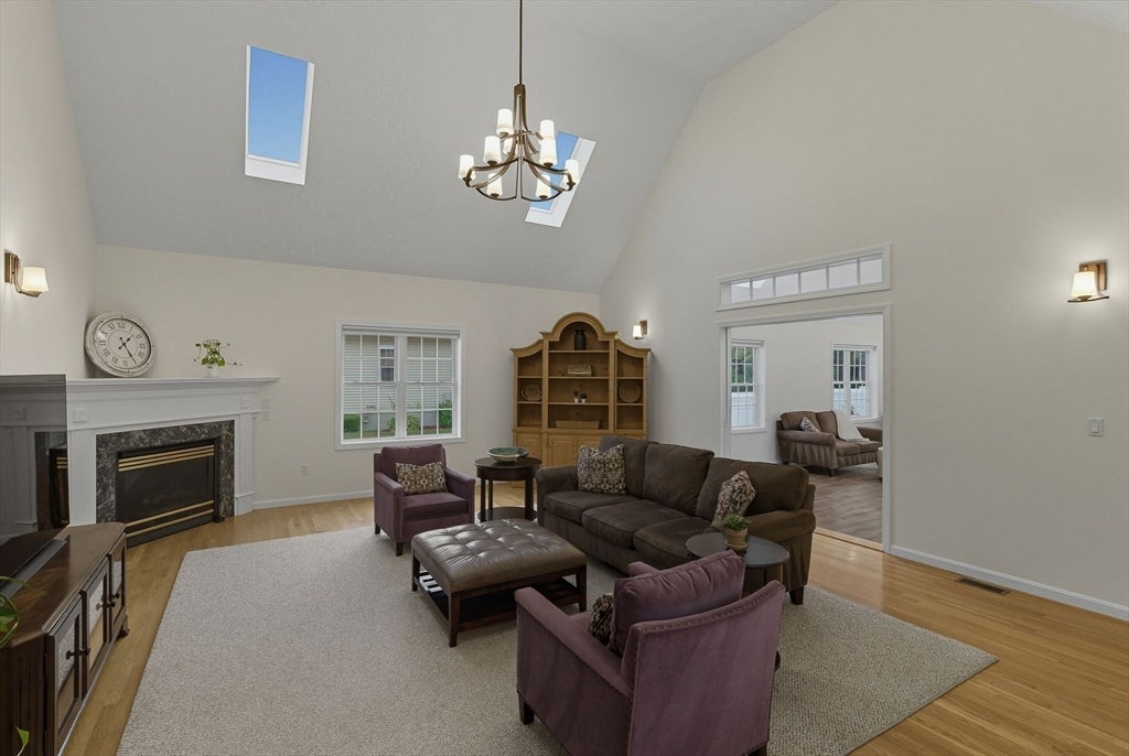 Westford, Massachusetts, 01886, United States, 4 Bedrooms Bedrooms, ,4 BathroomsBathrooms,Residential,Active,1971779