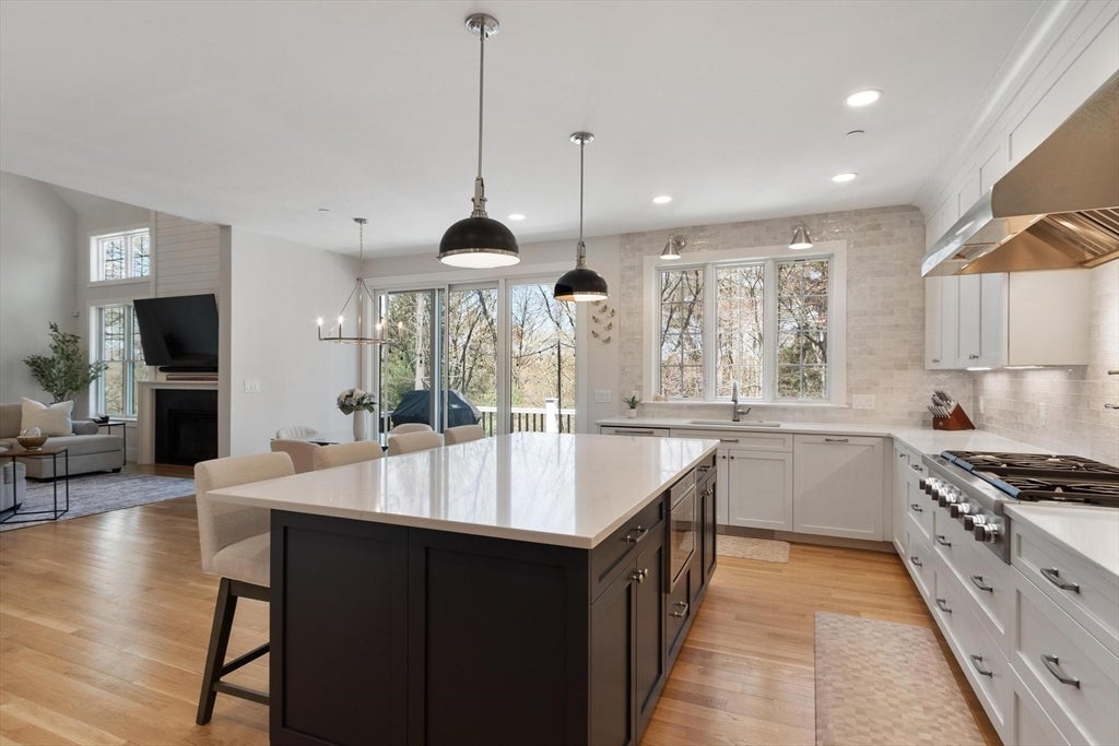 Hopkinton, Massachusetts, 01748, United States, 4 Bedrooms Bedrooms, ,6 BathroomsBathrooms,Residential,Active,2044538