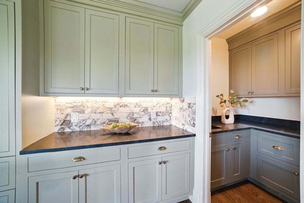 Brookline, Massachusetts, 02446, United States, 4 Bedrooms Bedrooms, ,4 BathroomsBathrooms,Residential,Active,1806604