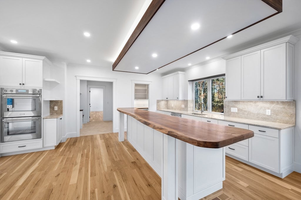 Hopkinton, Massachusetts, 01748, United States, 5 Bedrooms Bedrooms, ,6 BathroomsBathrooms,Residential,Active,1990661