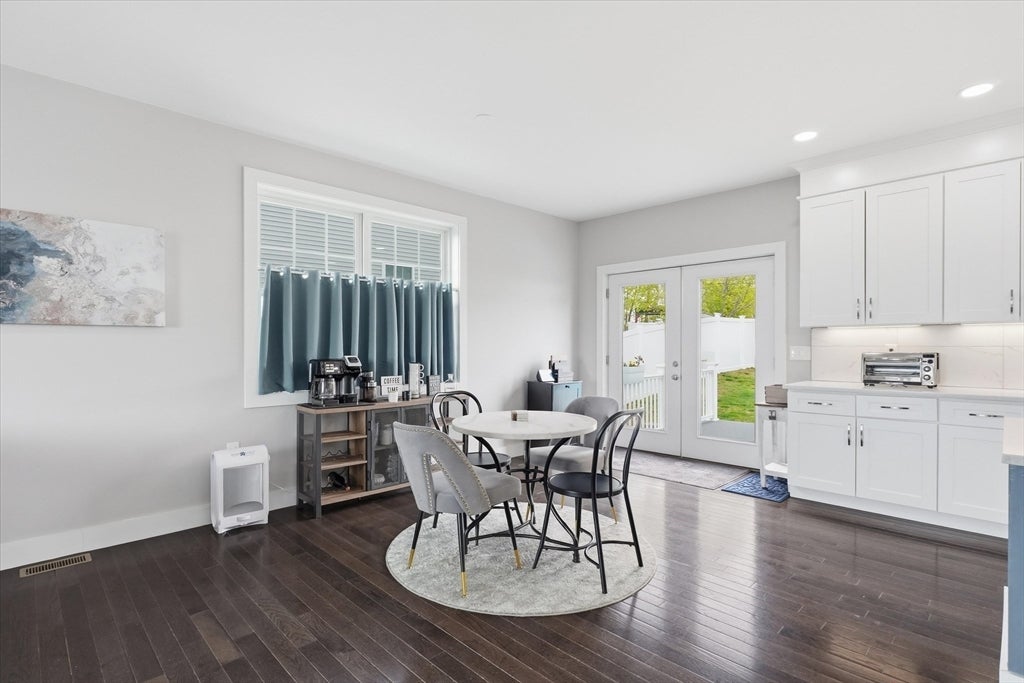 Lynn, Massachusetts, 01904, United States, 5 Bedrooms Bedrooms, ,3 BathroomsBathrooms,Residential,Active,2043805