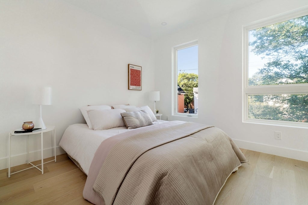 Cambridge, Massachusetts, 02141, United States, 5 Bedrooms Bedrooms, ,5 BathroomsBathrooms,Residential,Active,1942403