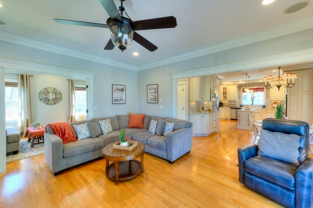 Shrewsbury, Massachusetts, 01545, United States, 5 Bedrooms Bedrooms, ,5 BathroomsBathrooms,Residential,Active,1964258