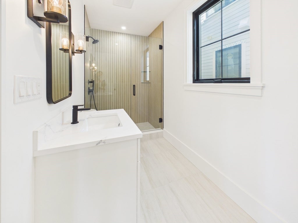 Boston, Massachusetts, 02127, United States, 4 Bedrooms Bedrooms, ,4 BathroomsBathrooms,Residential,Active,2043287